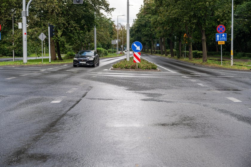 Skrzyżowanie alei Wielkiej Wyspy z ulicą Mickiewicza i aleją Paderewskiego